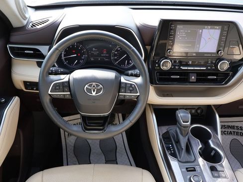 Used 2020 Toyota Highlander Limited AWD/4WD image 5