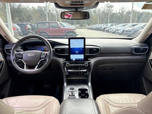 Used 2021 Ford Explorer Platinum w/ Equipment Group 601A image 7