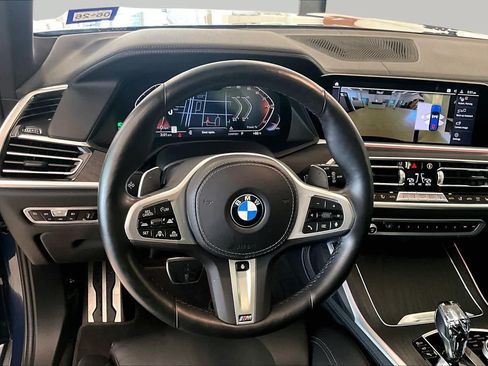 Used 2022 BMW X7 xDrive40i w/ M Sport Package AWD/4WD image 16