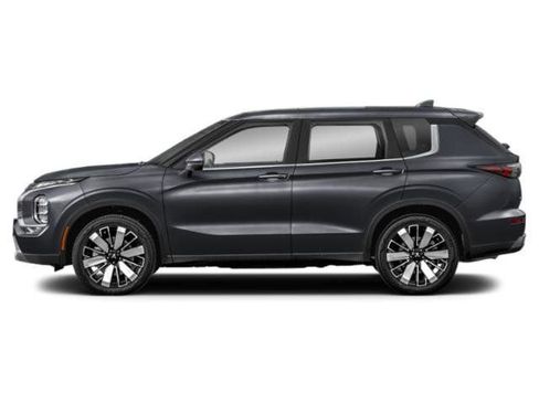 Used 2025 Mitsubishi Outlander SE image 3