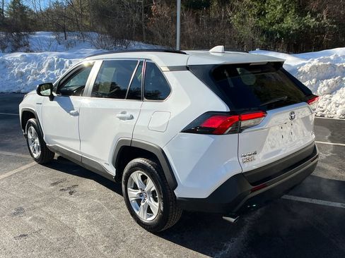 Used 2020 Toyota RAV4 LE image 3