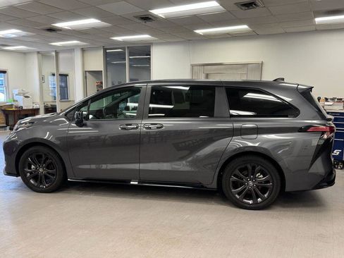 Used 2025 Toyota Sienna XSE image 26