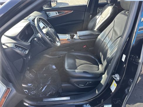 Used 2020 Lincoln Nautilus Reserve w/ Equipment Group 202A image 9