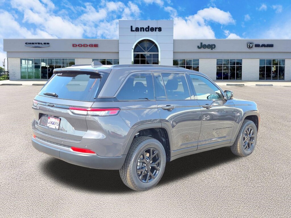 New 2026 Jeep Grand Cherokee Altitude RWD image 3