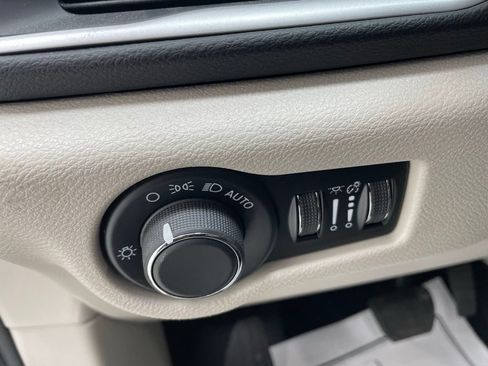 Used 2024 Chrysler Voyager LX FWD image 13