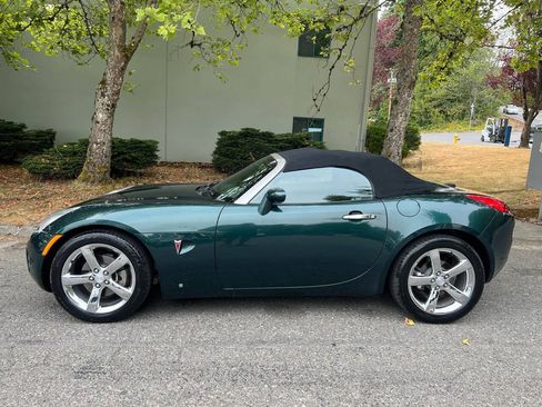 Used 2006 Pontiac Solstice Convertible w/ Premium Package RWD image 2
