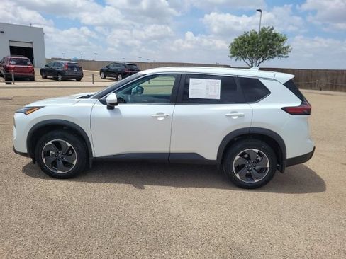 Certified 2024 Nissan Rogue SV FWD image 9