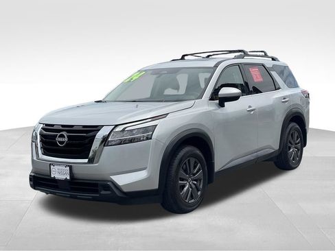 Certified 2022 Nissan Pathfinder SV w/ SV Premium Package AWD/4WD image 2