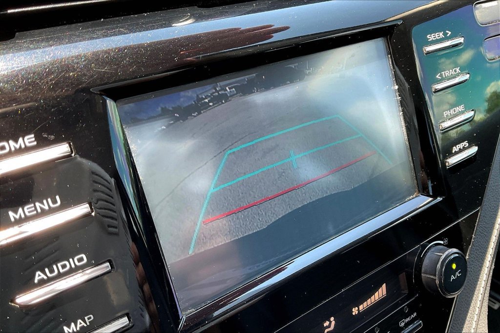 Used 2019 Toyota Camry SE FWD image 14