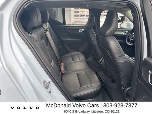 Used 2025 Volvo XC40 B5 Core image 17