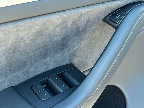 Used 2024 Tesla Model Y Long Range image 14