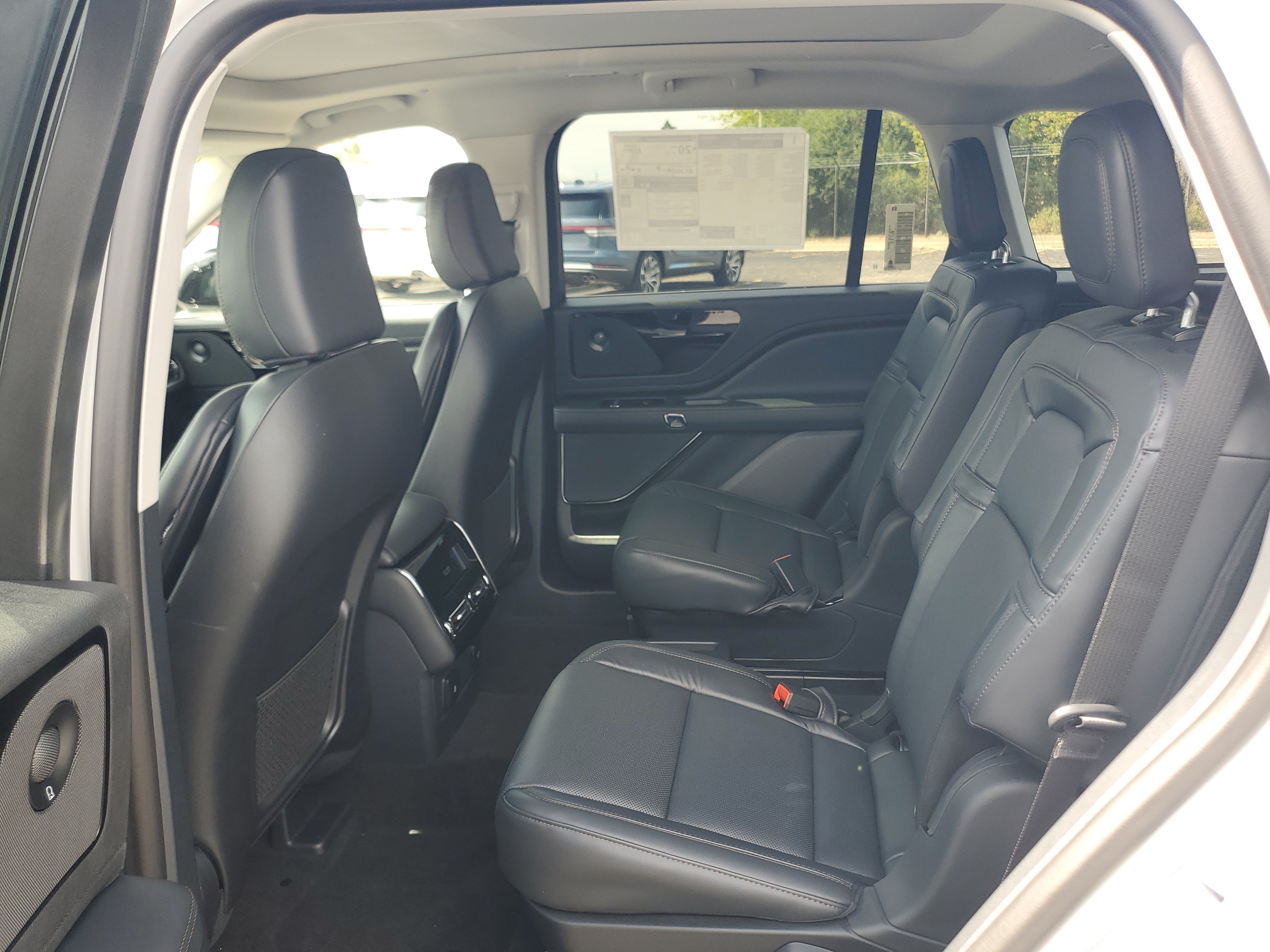 New 2027 Lincoln Aviator Reserve w/ Jet Appearance Package AWD/4WD image 22