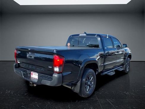 Used 2020 Toyota Tacoma SR5 AWD/4WD image 3