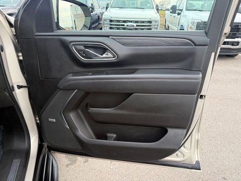 Used 2023 GMC Yukon XL SLT image 17