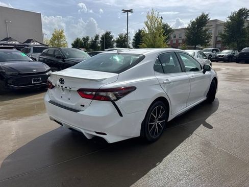 Used 2024 Toyota Camry SE FWD image 3