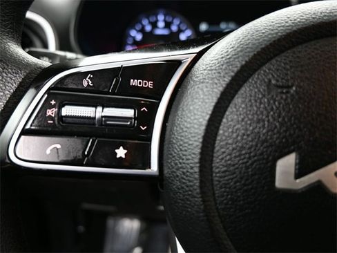 Used 2022 Kia Forte LXS image 22