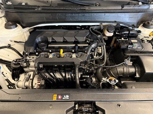 Used 2024 Hyundai Venue SEL image 24