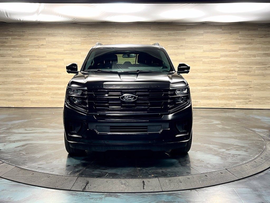 Used 2025 Ford Expedition Platinum w/ Stealth Performance Package AWD/4WD image 9