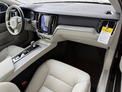 Used 2024 Volvo V60 B5 Cross Country Plus image 24