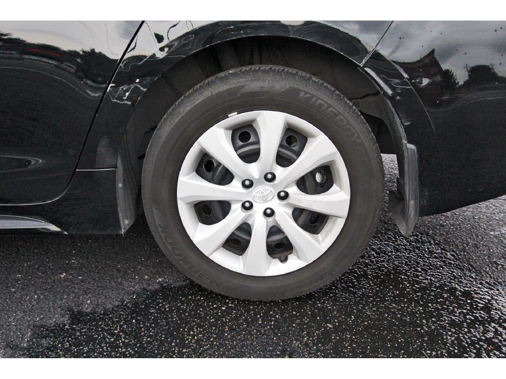 Used 2025 Toyota Corolla LE FWD image 32