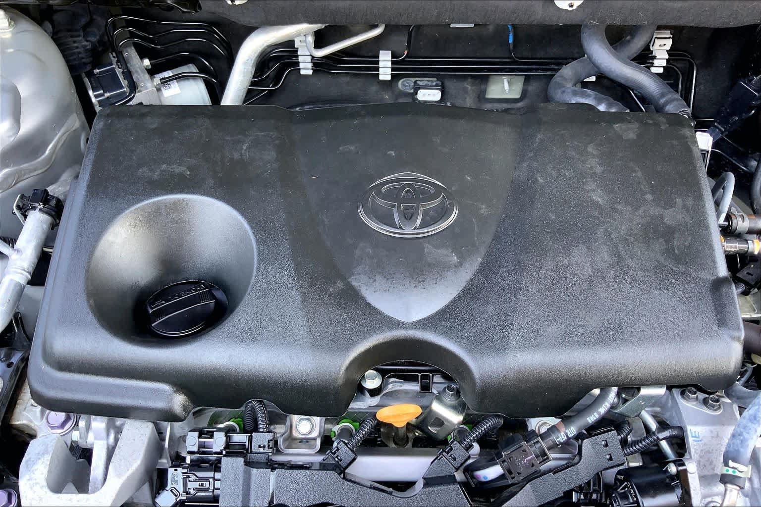 Used 2022 Toyota RAV4 XLE AWD/4WD image 32