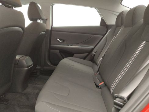 Used 2023 Hyundai Elantra SEL image 18