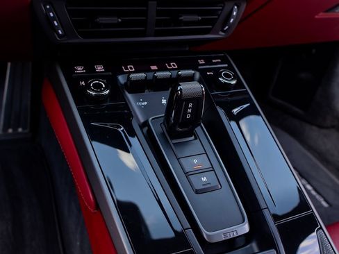 Used 2025 Porsche 911 Carrera RWD image 11