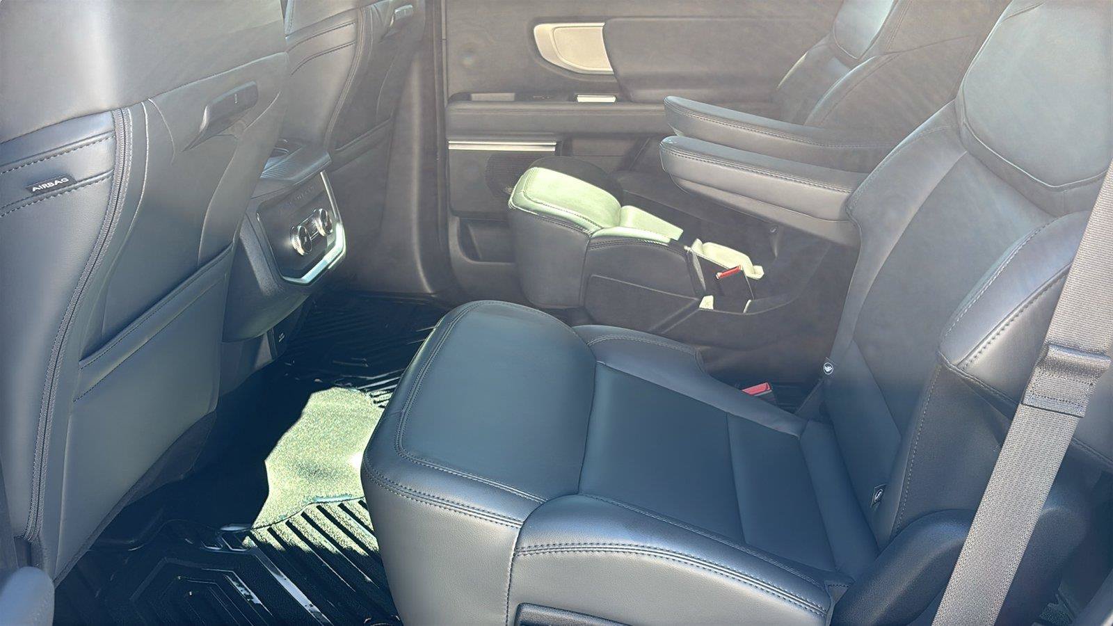 Used 2026 Ford Expedition Active RWD image 17