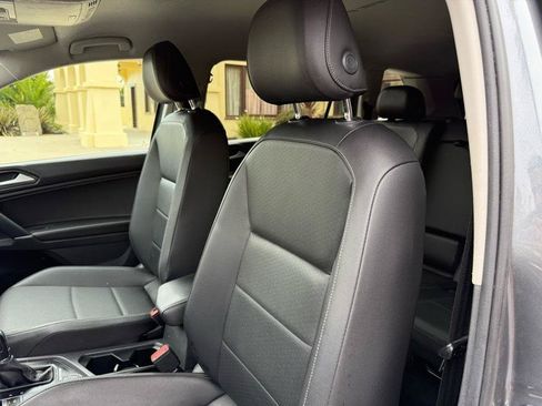 Used 2018 Volkswagen Tiguan SE AWD/4WD image 23