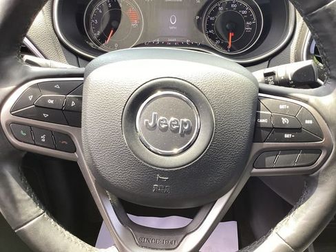 Used 2019 Jeep Cherokee Limited AWD/4WD image 12