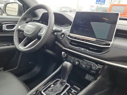 Certified 2025 Jeep Compass Latitude w/ Sun & Sound Group image 7