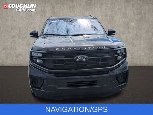 Used 2025 Ford Expedition Active AWD/4WD image 3
