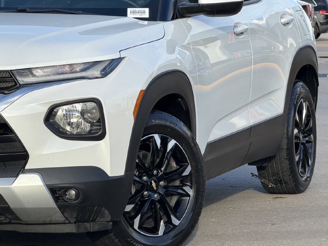 Used 2021 Chevrolet TrailBlazer LT w/ Premium Seating Package FWD image 11