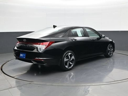 Certified 2023 Hyundai Elantra SEL w/ Convenience Package FWD image 5