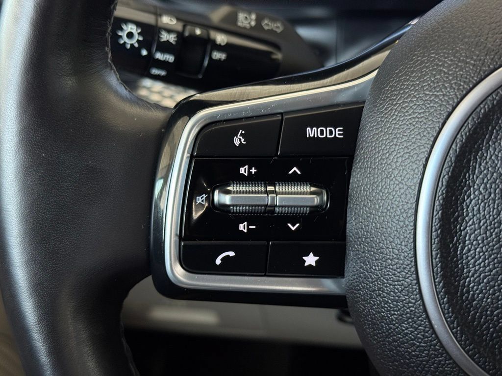 Used 2023 Kia Carnival SX Prestige FWD image 39