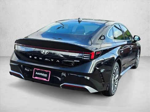 New 2025 Hyundai Sonata SEL image 2