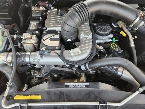 Used 2016 Nissan Titan SL RWD image 28