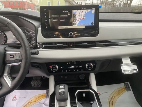 New 2026 Mitsubishi Outlander SE image 20