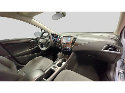 Used 2018 Chevrolet Cruze LT w/ Convenience Package FWD image 18