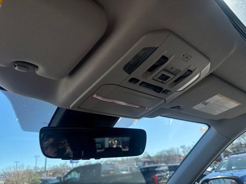 Used 2022 Toyota Highlander XLE AWD/4WD image 33