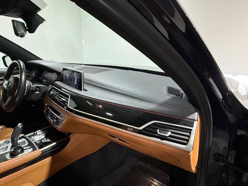 Used 2022 BMW 740i xDrive w/ M Sport Package AWD/4WD image 61