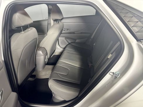 Used 2025 Hyundai Elantra Hybrid FWD image 19