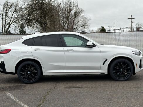 Used 2022 BMW X4 xDrive30i w/ M Sport Package 2 image 3