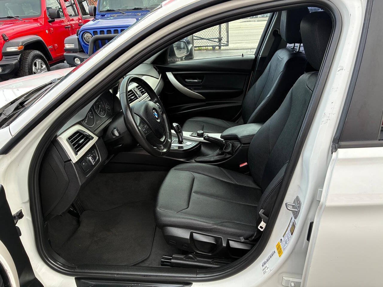 Used 2018 BMW 320i Sedan RWD image 8