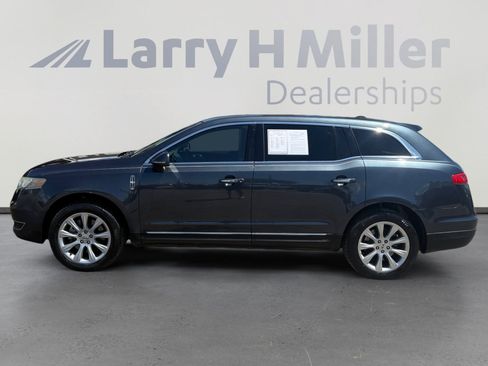 Used 2013 Lincoln MKT FWD image 2