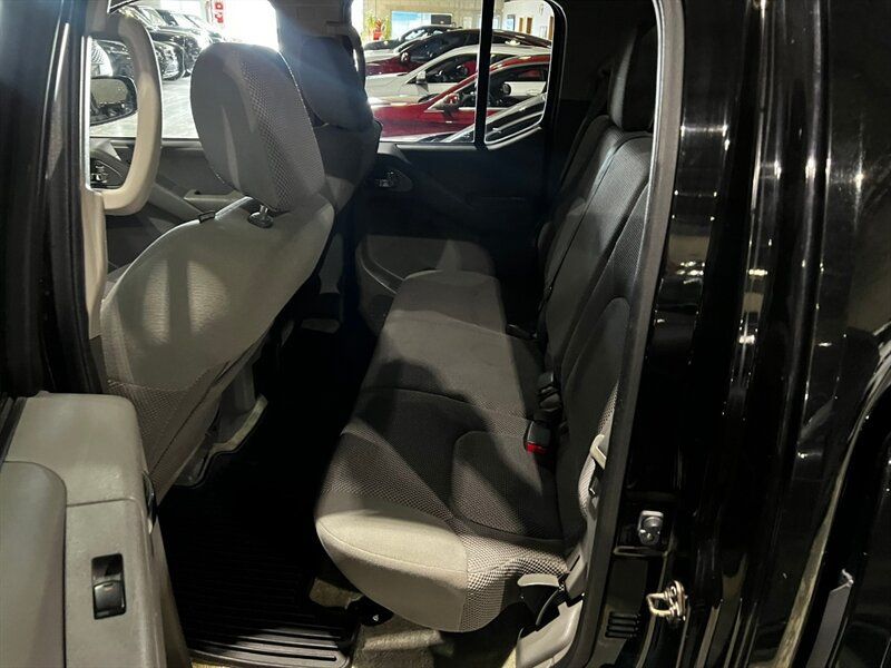 Used 2014 Nissan Frontier SV w/ SV Value Truck Package AWD/4WD image 9