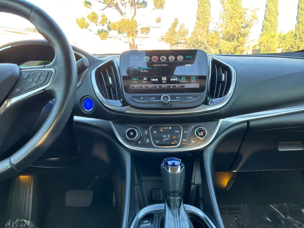 Used 2017 Chevrolet Volt Premier w/ Driver Confidence II Package FWD image 15