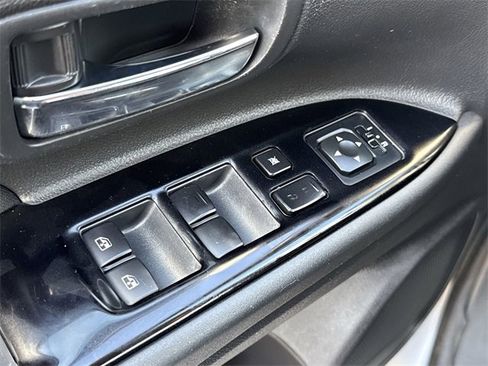Used 2017 Mitsubishi Outlander SEL image 19