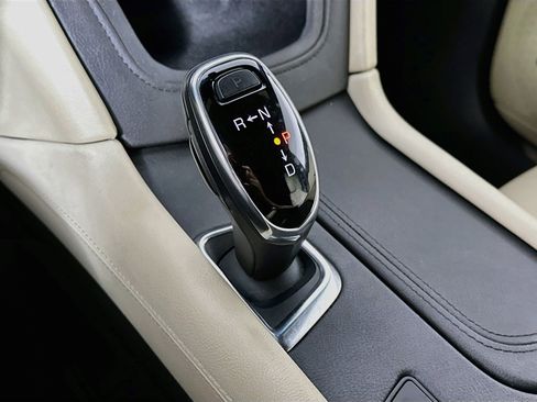 Used 2019 Cadillac XT5 FWD image 16