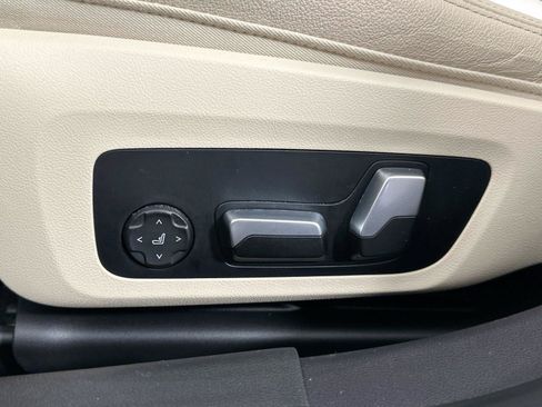 Used 2022 BMW 330i Sedan w/ Driving Assistance Package RWD image 18